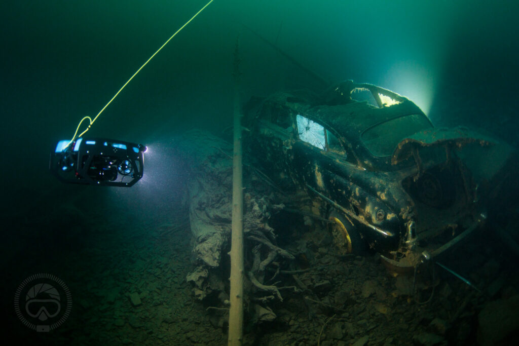 Photo Credit: Jared Jensen (Blue Robotics) Blue Robotics underwater AUV exploring a wreck